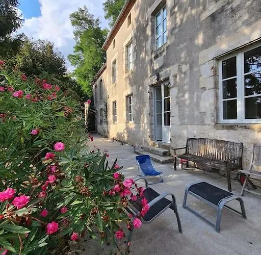 Casa de Férias Les Hauts De St Jacques Maison D'exception 300m2, Jardin Arbore 2000m2 Pouzauges