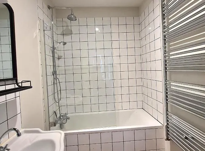 Casa de Férias Les Hauts De St Jacques Maison D'exception 300m2, Jardin Arbore 2000m2 *