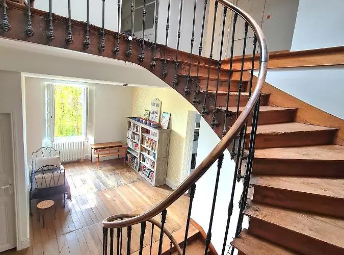 Les Hauts De St Jacques Maison D'exception 300m2, Jardin Arbore 2000m2 * Пузож